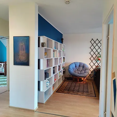 شقة Spacious Penthouse With A View & Character