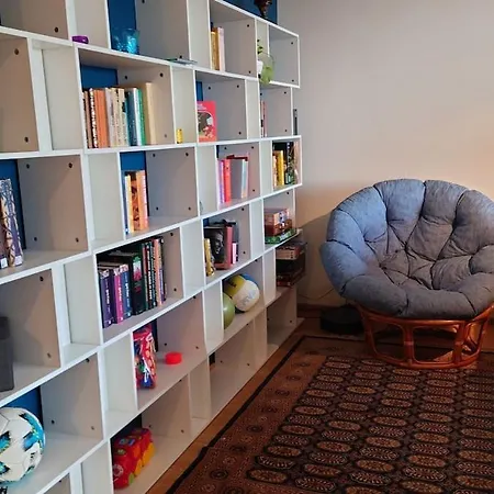 Spacious Penthouse With A View & Character شقة