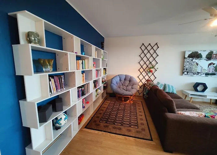 Spacious Penthouse With A View & Character 아파트 *